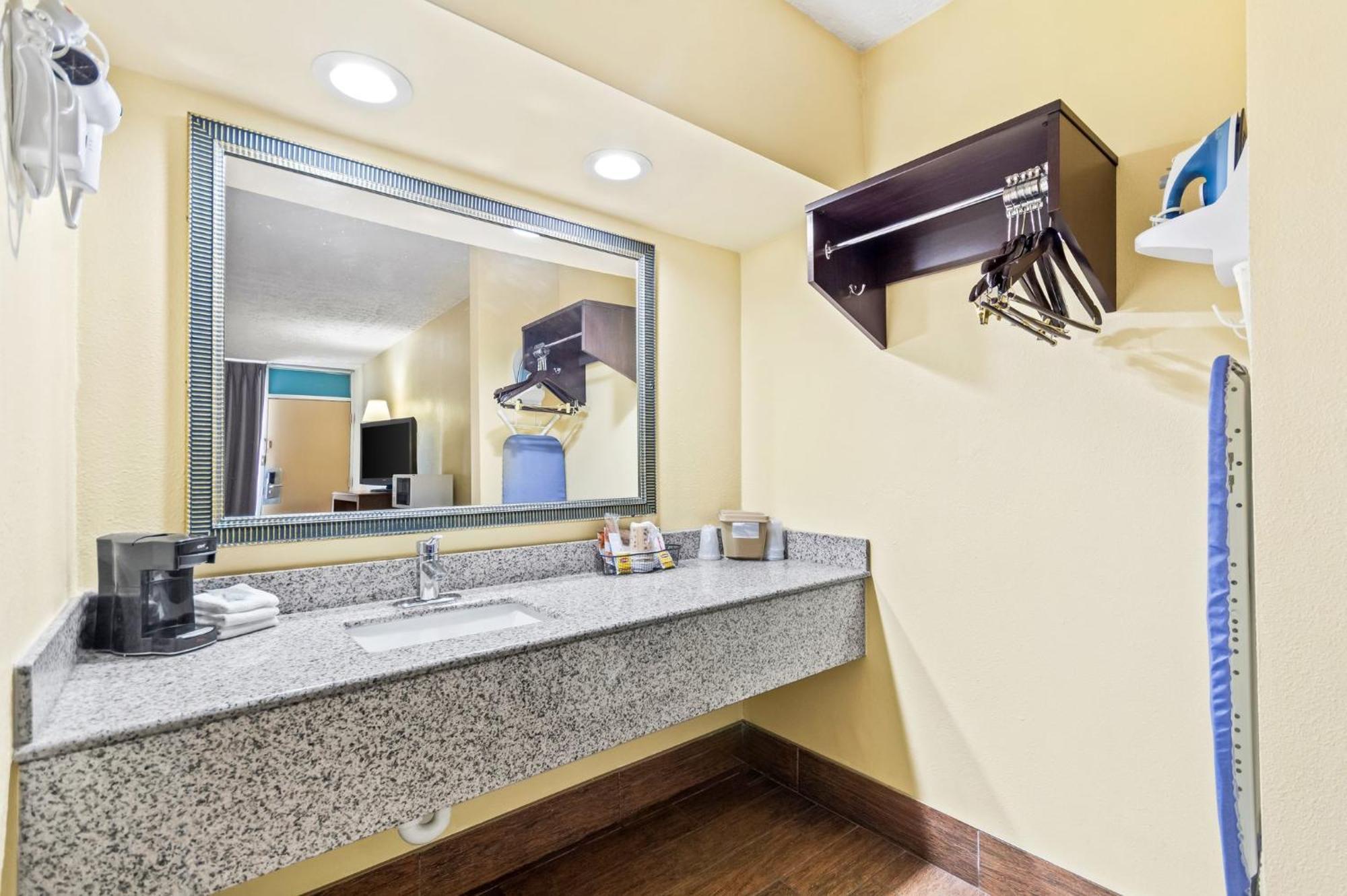 Red Roof Inn בראה מראה חיצוני תמונה