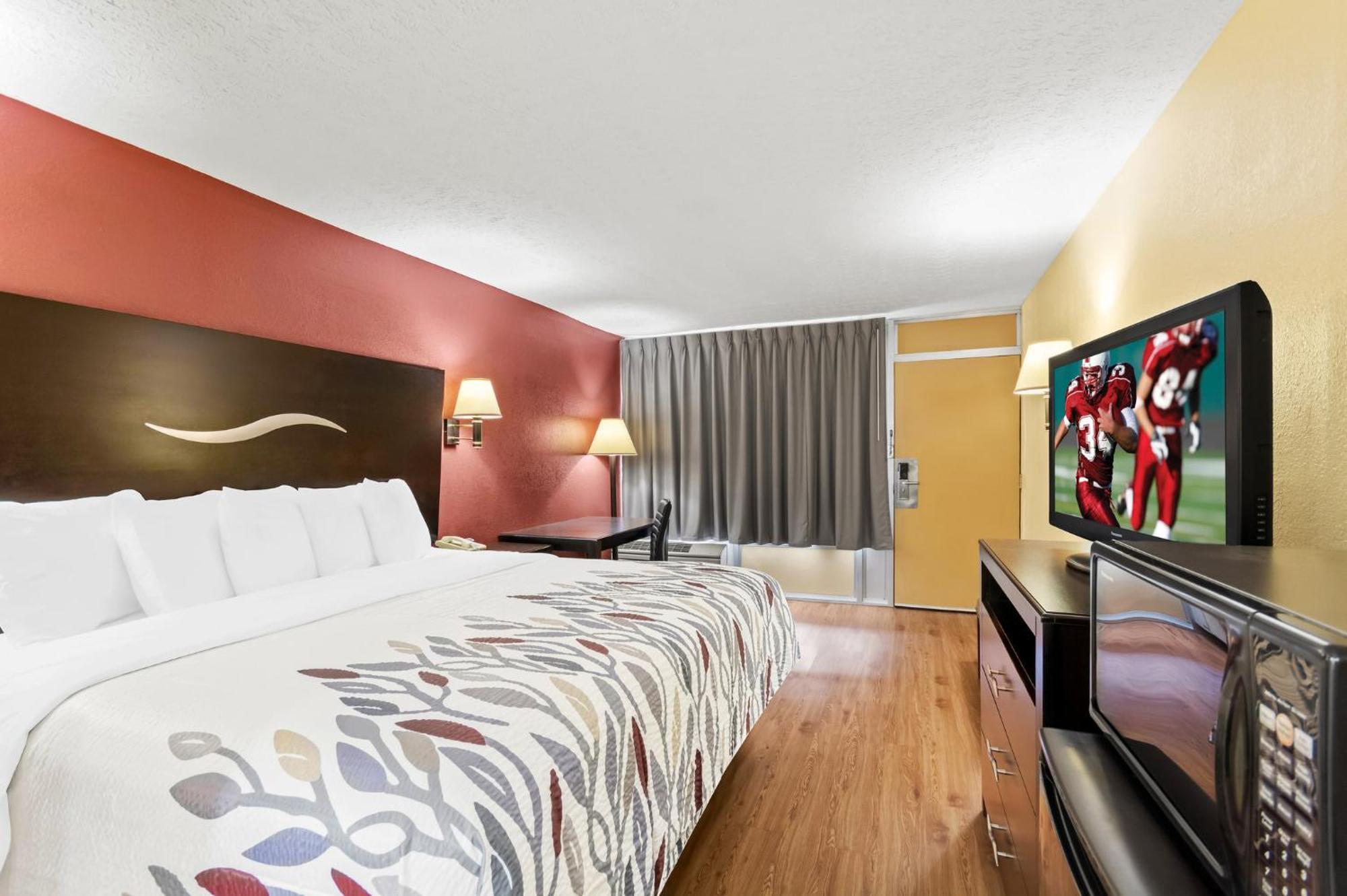 Red Roof Inn בראה מראה חיצוני תמונה