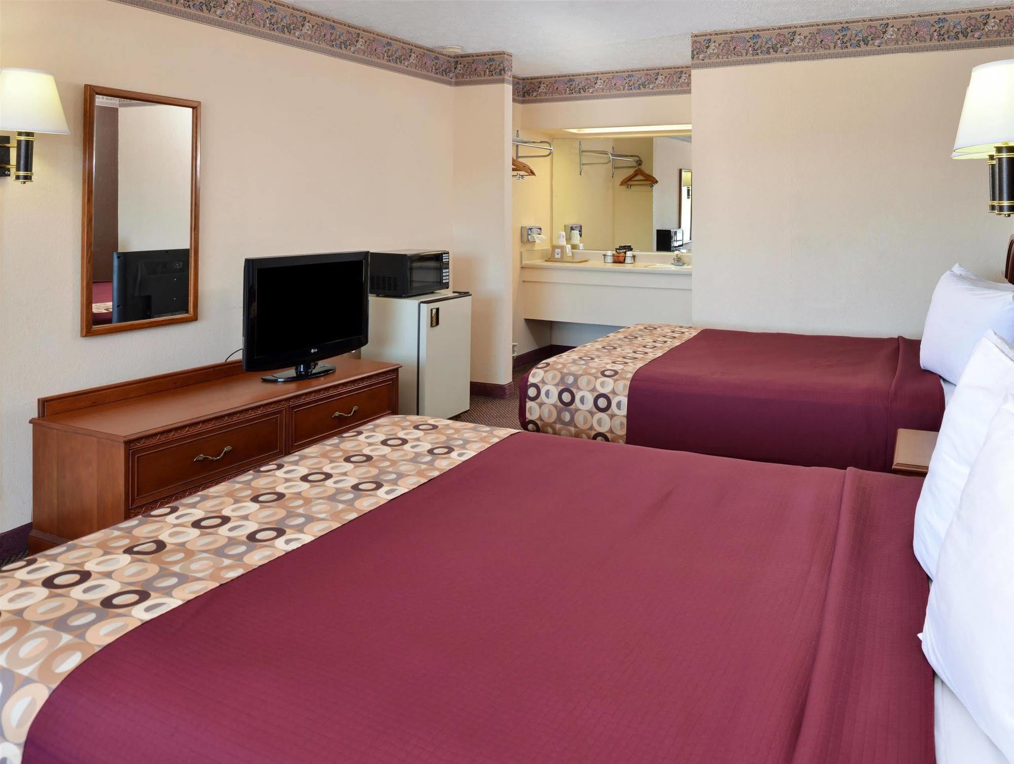 Red Roof Inn בראה מראה חיצוני תמונה